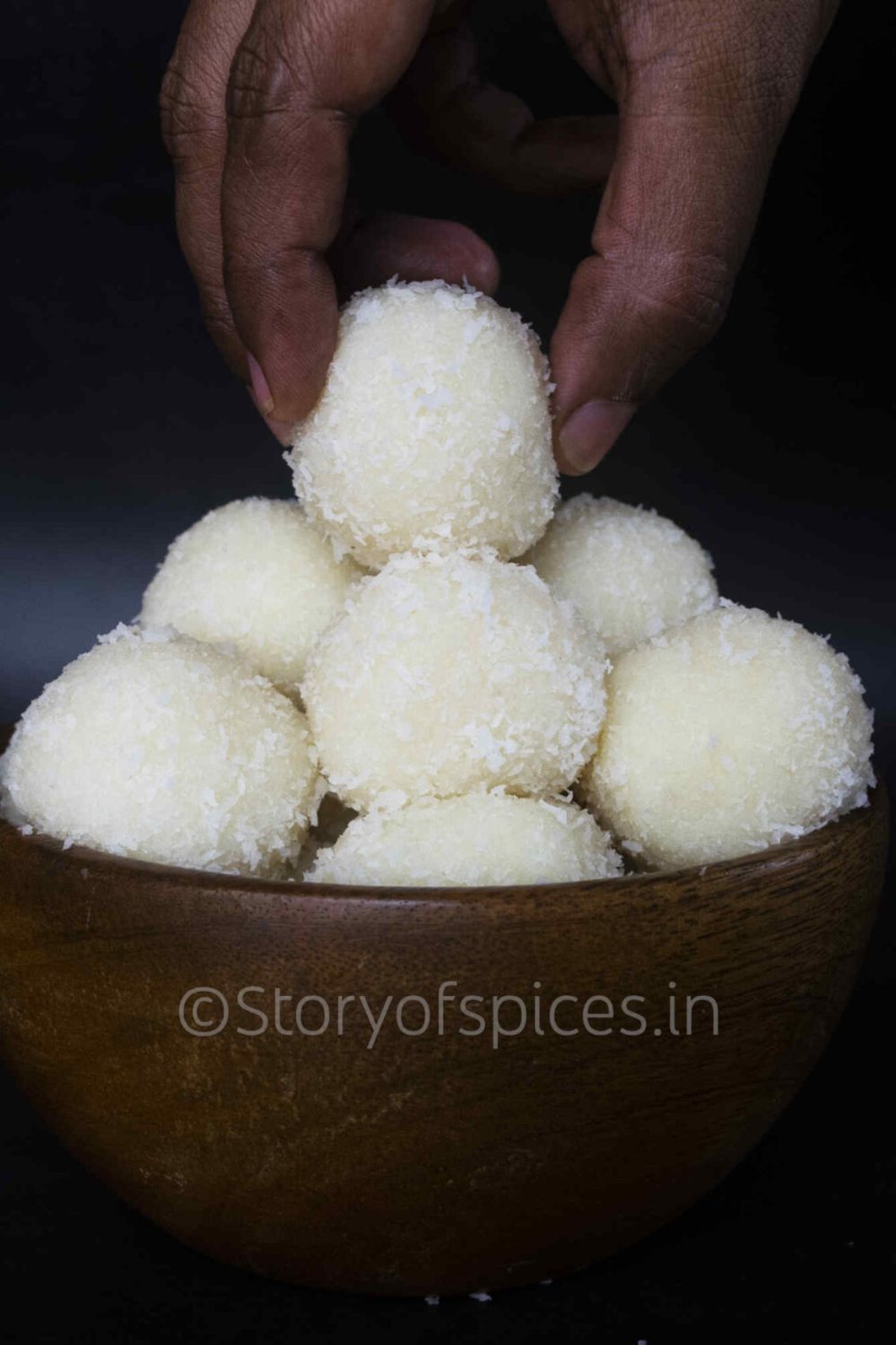 coconut-laddoo-recipe-story-of-spices